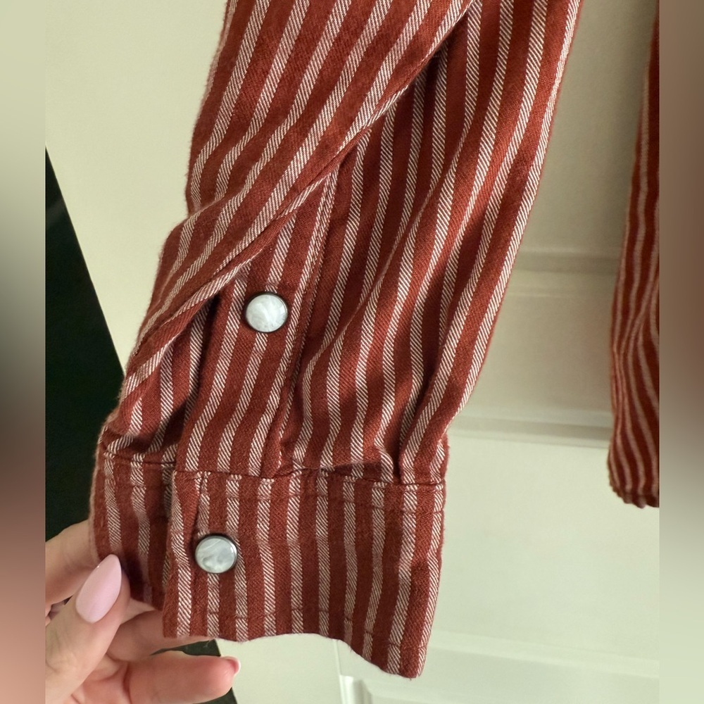 Knox Rose Burgunday Striped Button Snap Top Size XL - Picture 3 of 5